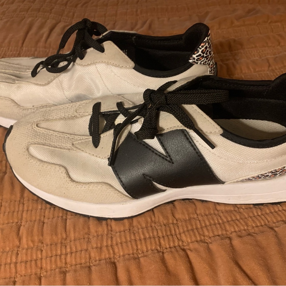 New Balance Women's Beige and Black Sneakers